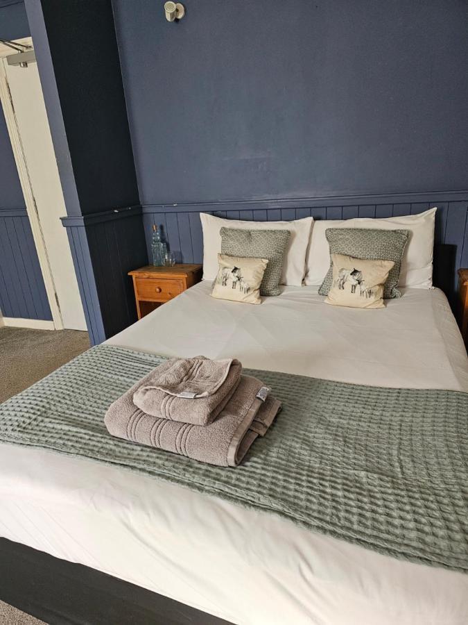 Dog And Partridge Inn カルネ エクステリア 写真