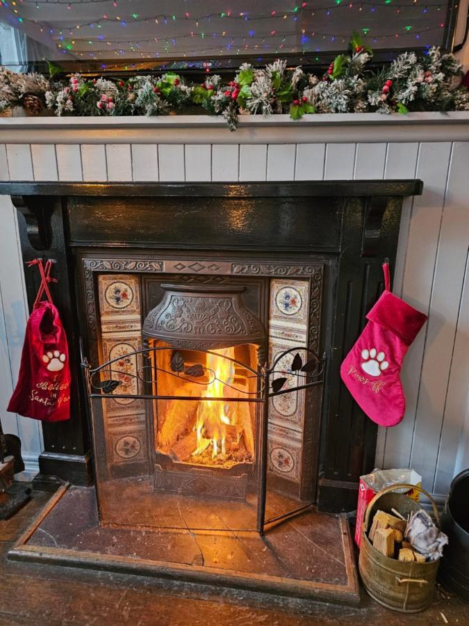 Dog And Partridge Inn カルネ エクステリア 写真