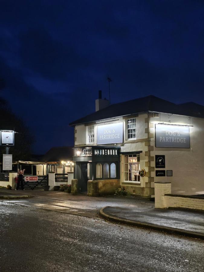 Dog And Partridge Inn カルネ エクステリア 写真